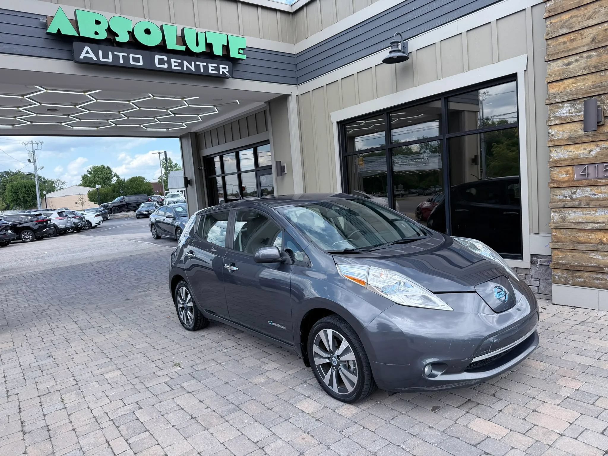 Used 2013 Nissan Leaf SL FWD image 1