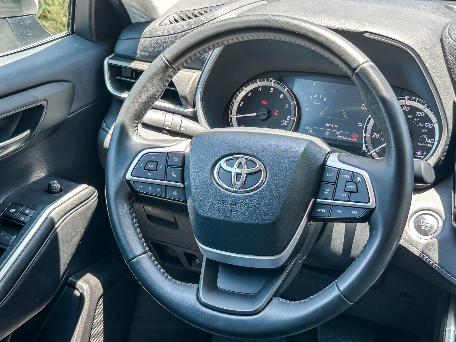 Used 2024 Toyota Highlander XLE FWD image 15