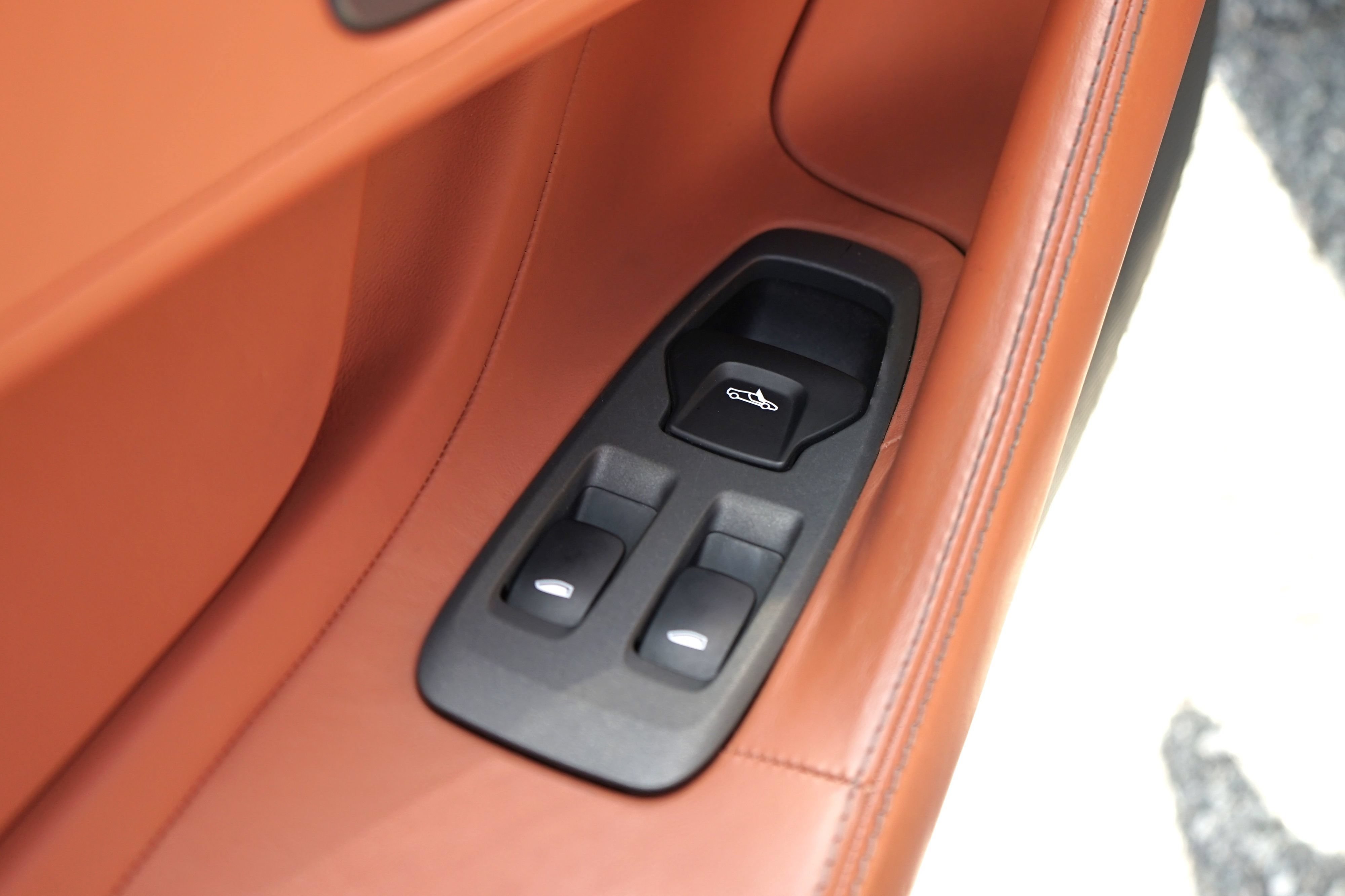 Used 2016 McLaren 570S Coupe RWD image 17