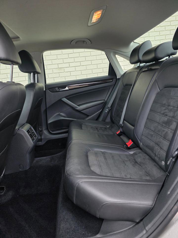 Used 2014 Volkswagen Passat 1.8T SEL Premium FWD image 12