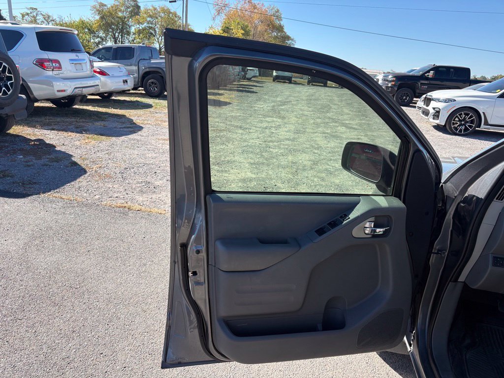 Used 2018 Nissan Frontier SV w/ Value Truck Package AWD/4WD image 15