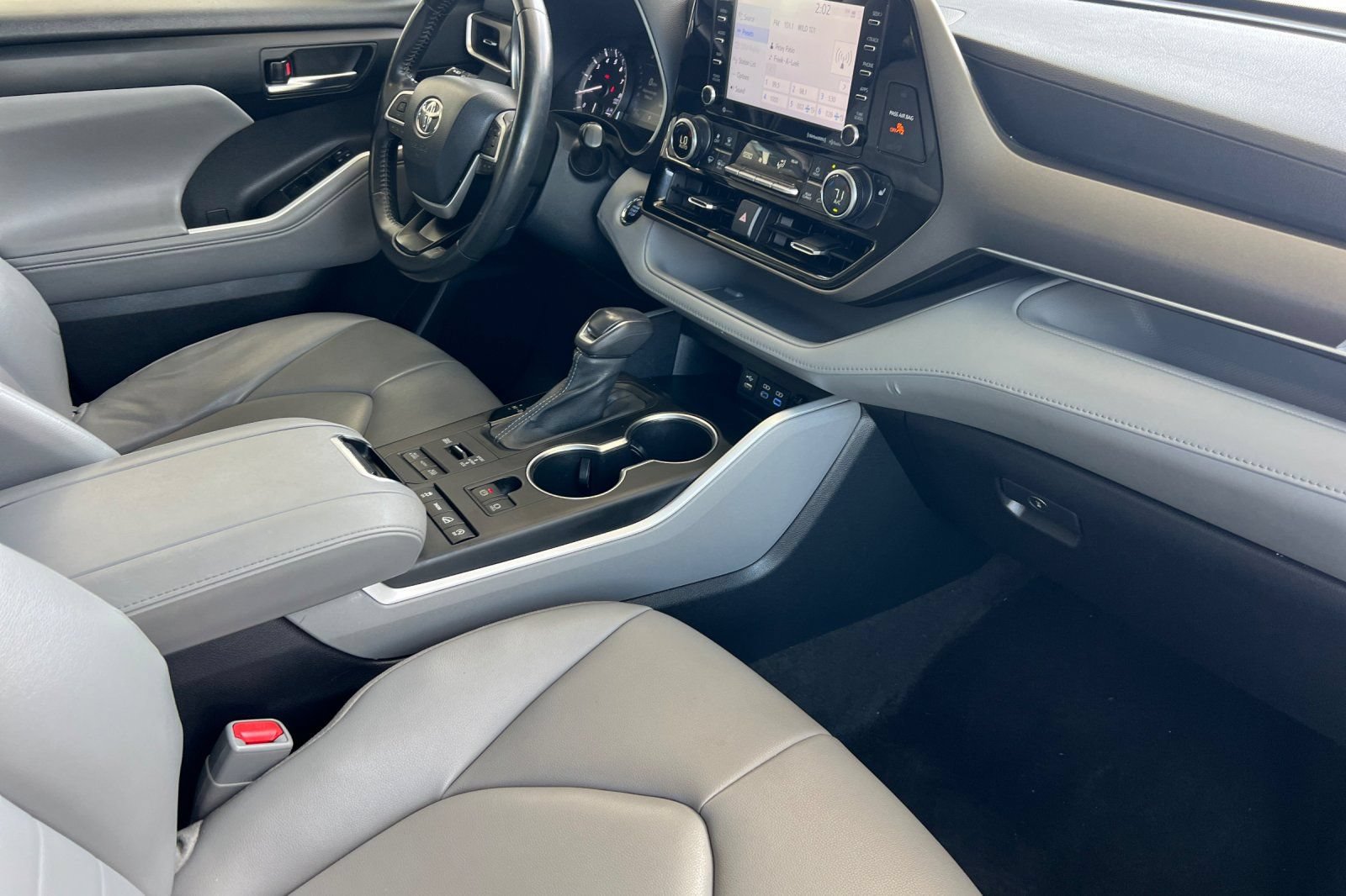 Used 2022 Toyota Highlander XLE AWD/4WD image 14