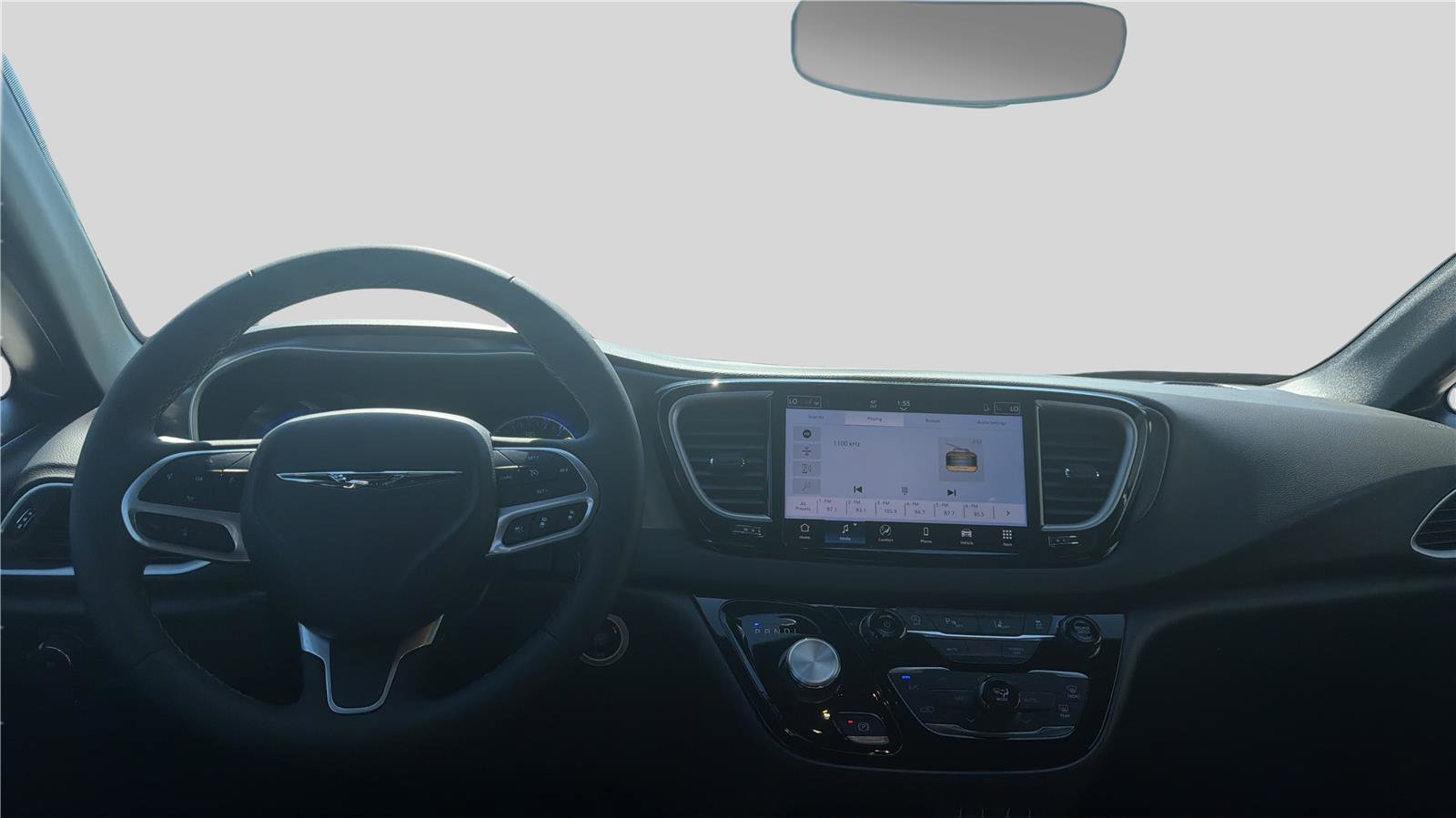 Used 2025 Chrysler Pacifica Select image 9