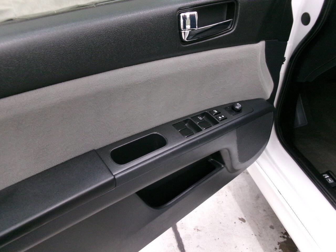 Used 2011 Nissan Sentra 2.0 SR w/ Convenience Pkg image 19