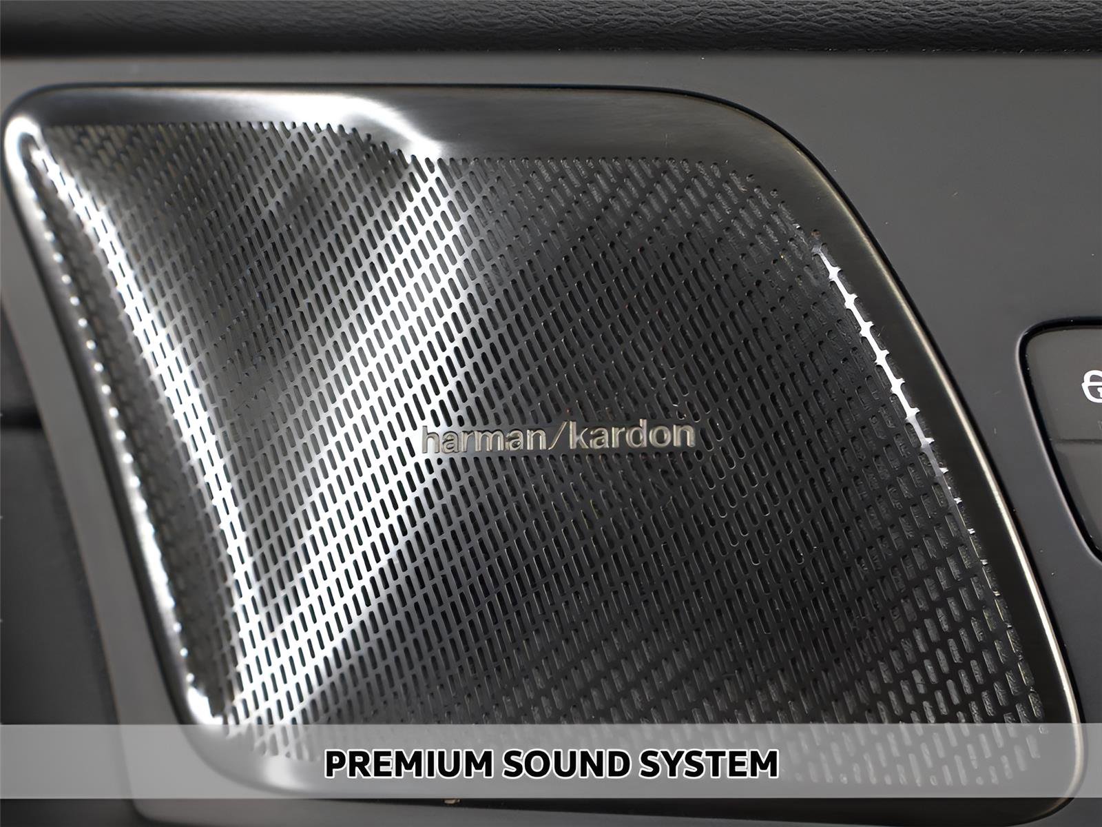 Used 2024 Volvo XC60 B5 Plus image 11