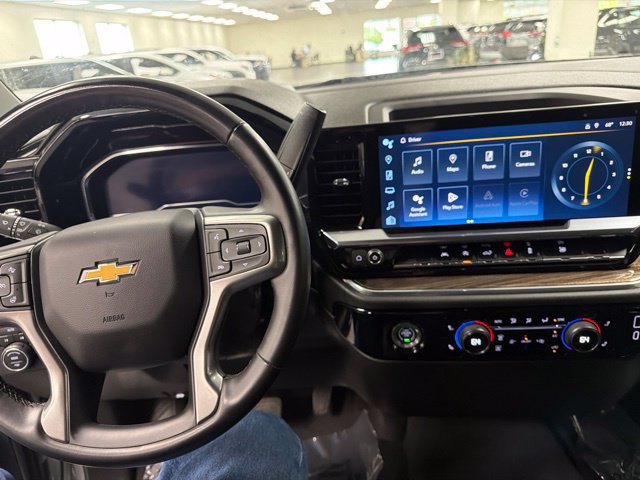 Used 2023 Chevrolet Silverado 1500 LT AWD/4WD image 17