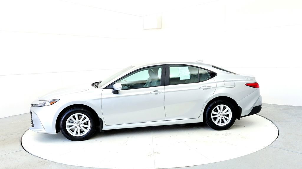Used 2026 Toyota Camry LE AWD/4WD image 3
