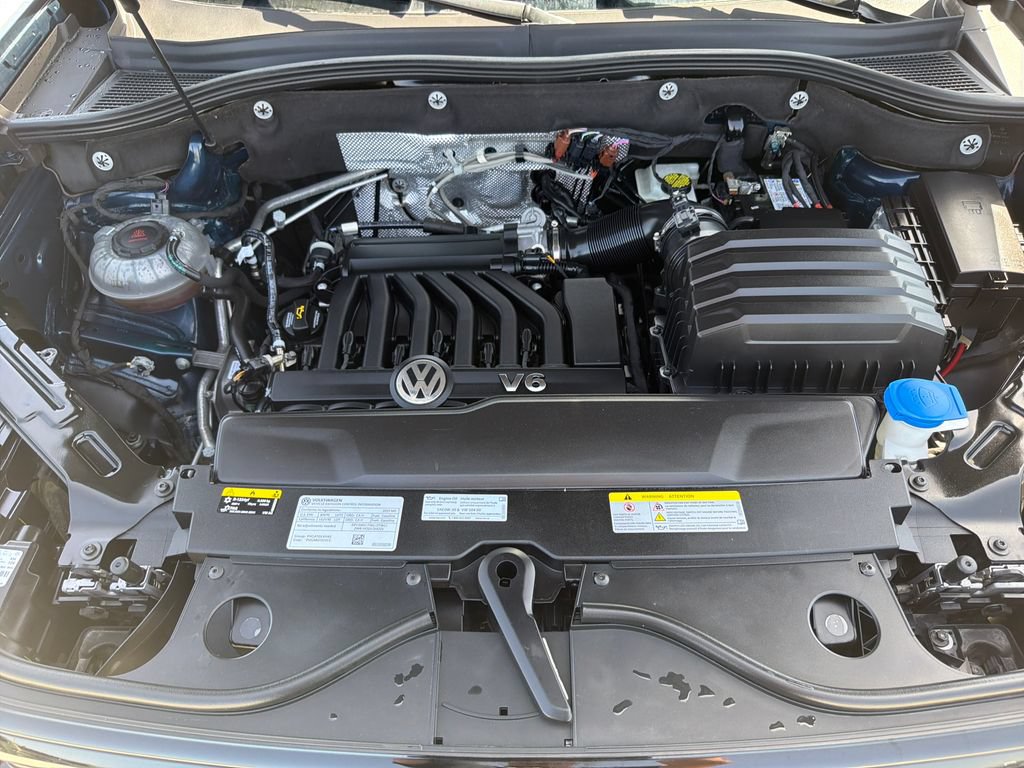 Used 2023 Volkswagen Atlas Cross Sport SEL R-Line AWD/4WD image 31
