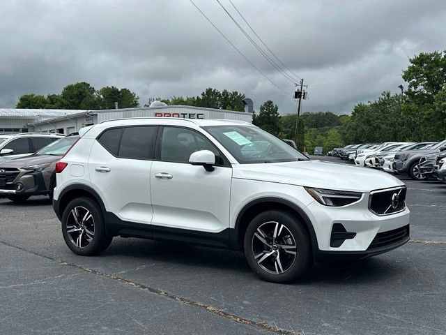 Used 2023 Volvo XC40 B4 Core w/ Convenience Package FWD image 7