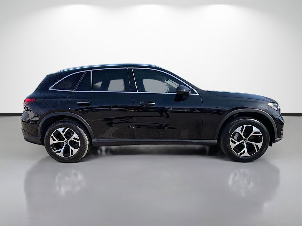 Used 2025 Mercedes-Benz GLC 350e 4MATIC image 2