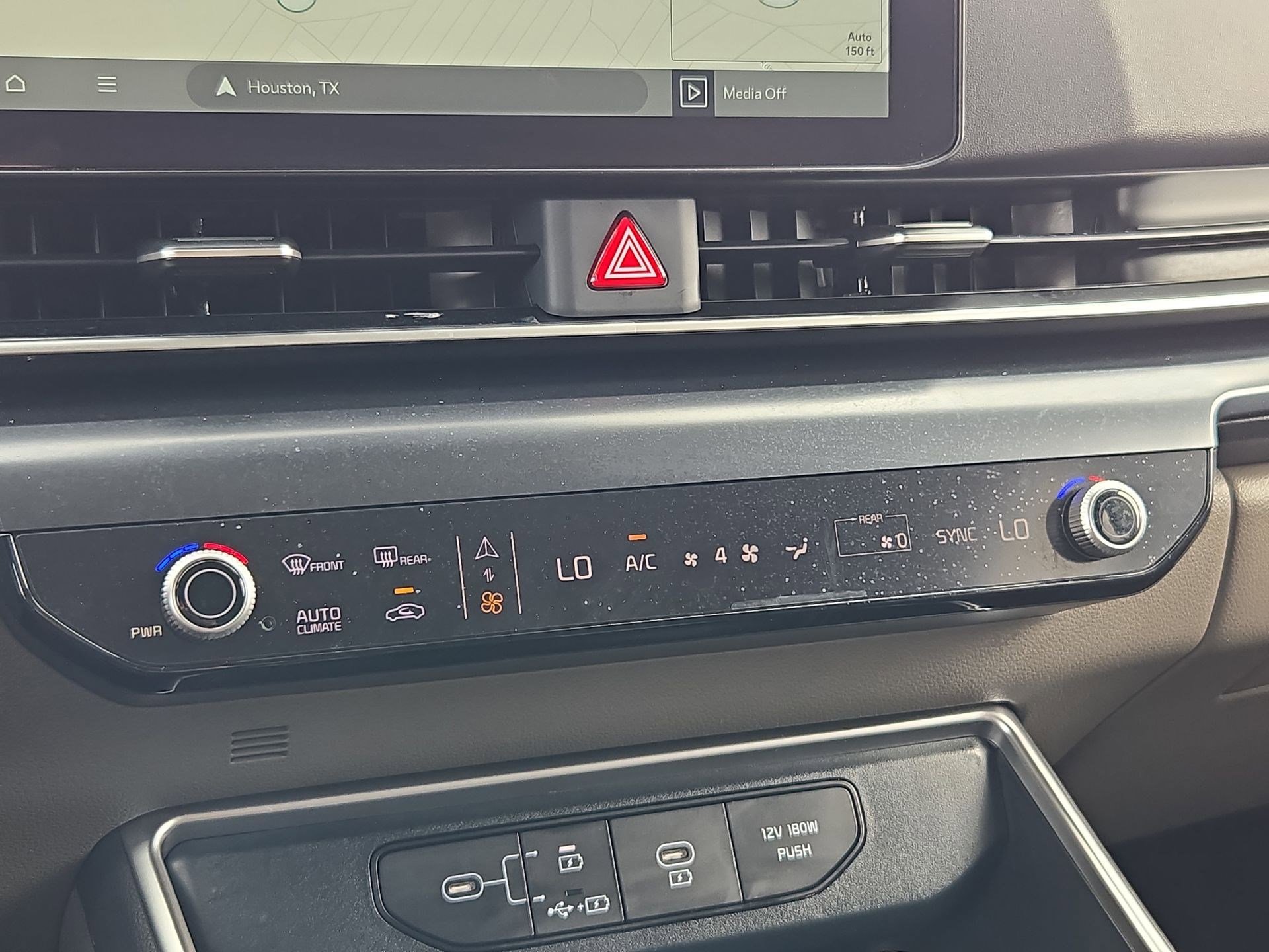 Used 2025 Kia Carnival image 26