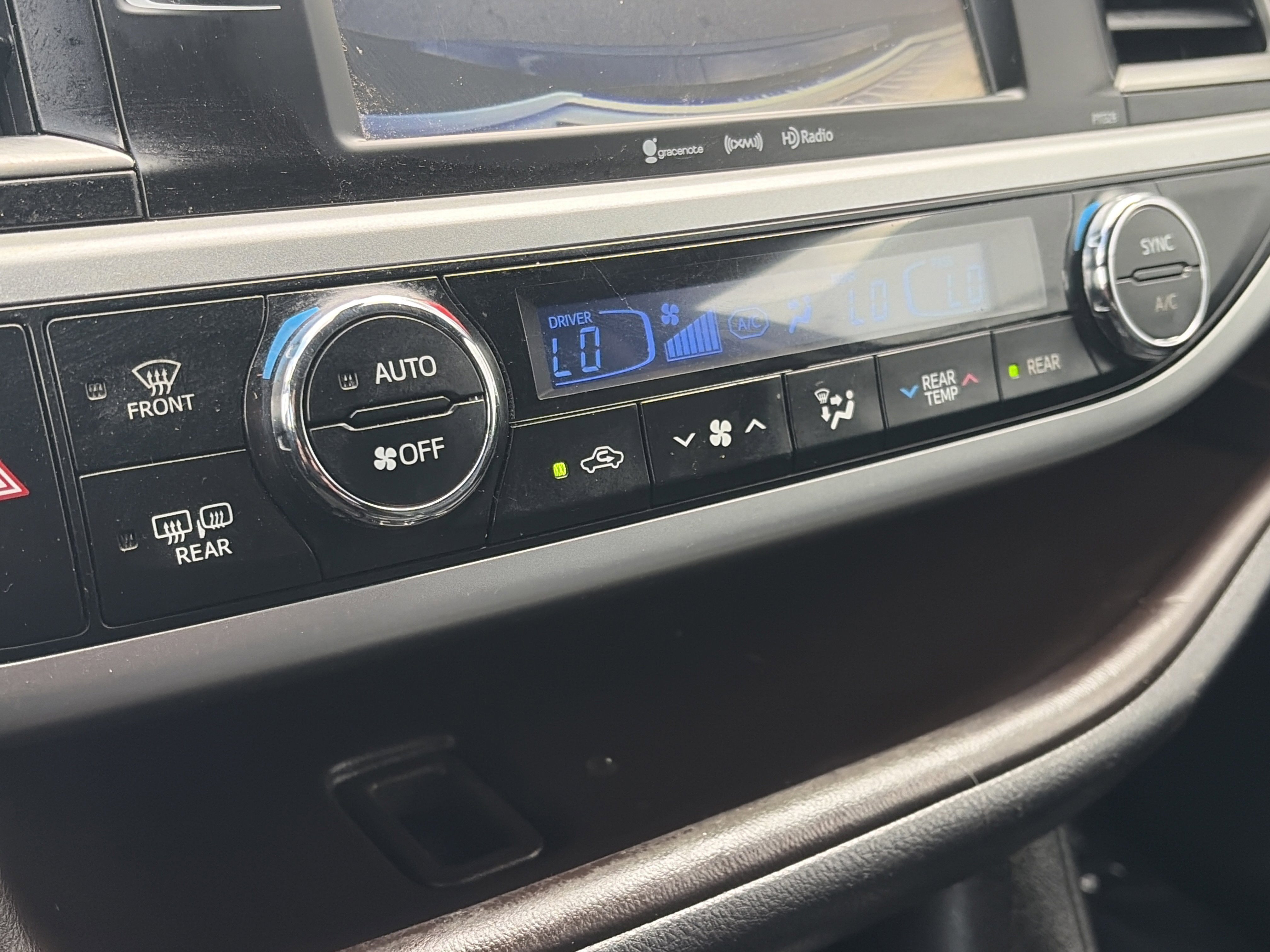 Used 2018 Toyota Highlander Plus AWD/4WD image 21