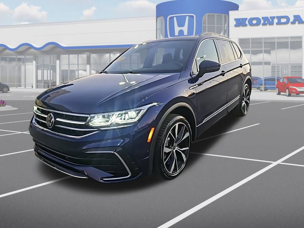 Used 2024 Volkswagen Tiguan SEL R-Line image 3