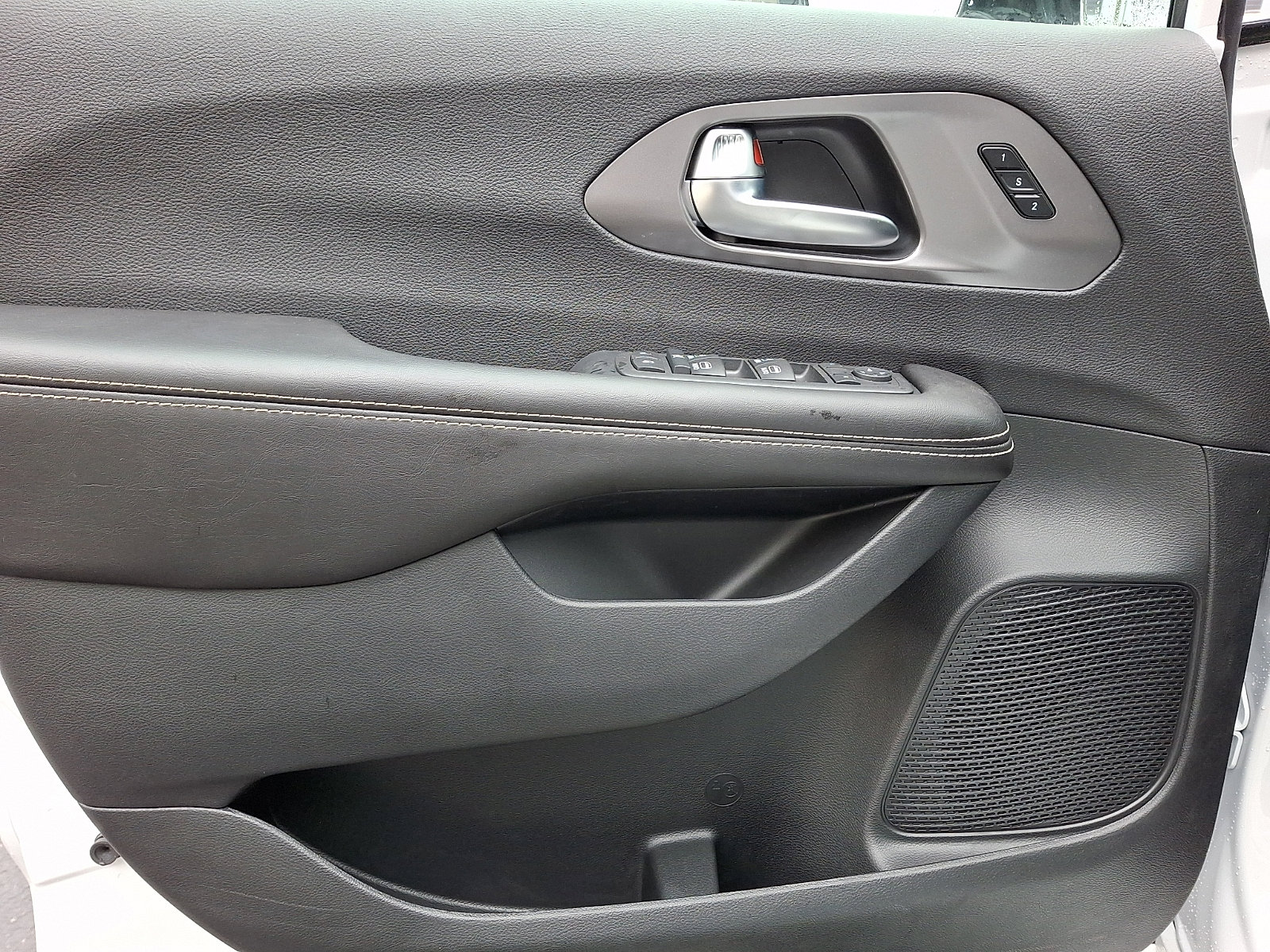 New 2026 Chrysler Pacifica Select image 8