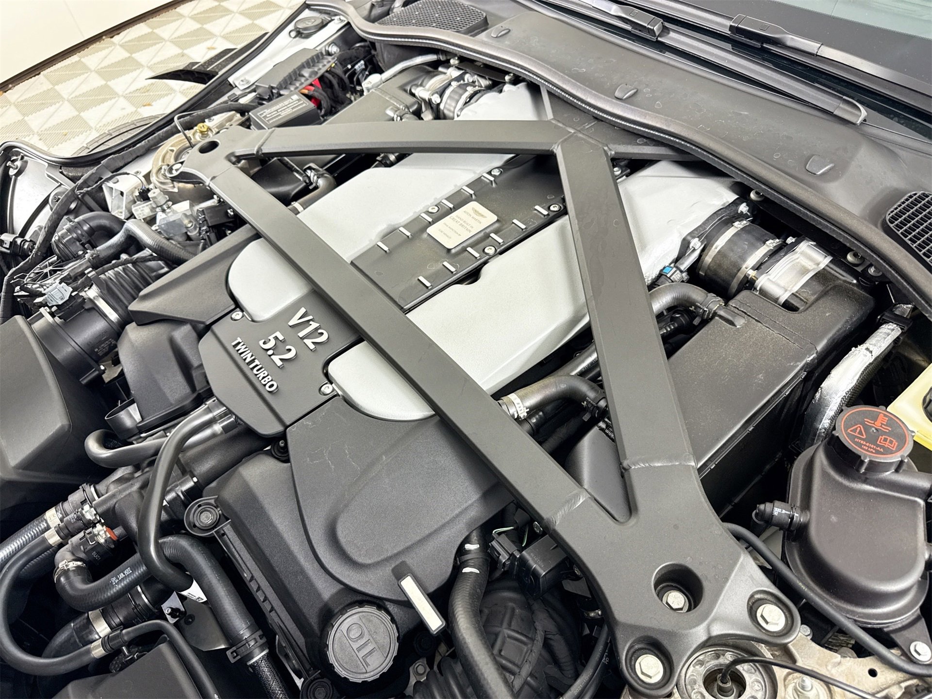 Used 2023 Aston Martin DBS Coupe image 20