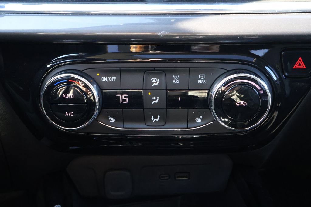 Used 2026 Chevrolet Trax ACTIV w/ Sunroof Package FWD image 24