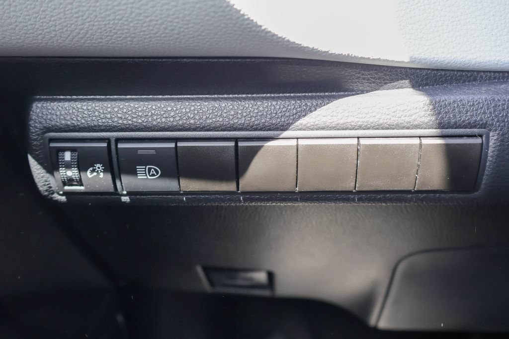 Used 2023 Toyota Corolla SE w/ Carpet Mat Package (TMS) FWD image 18