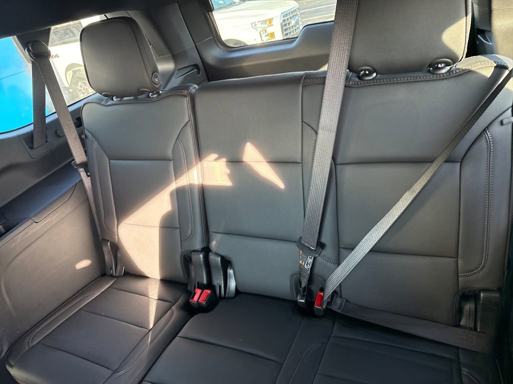 Used 2025 Chevrolet Suburban High Country image 33