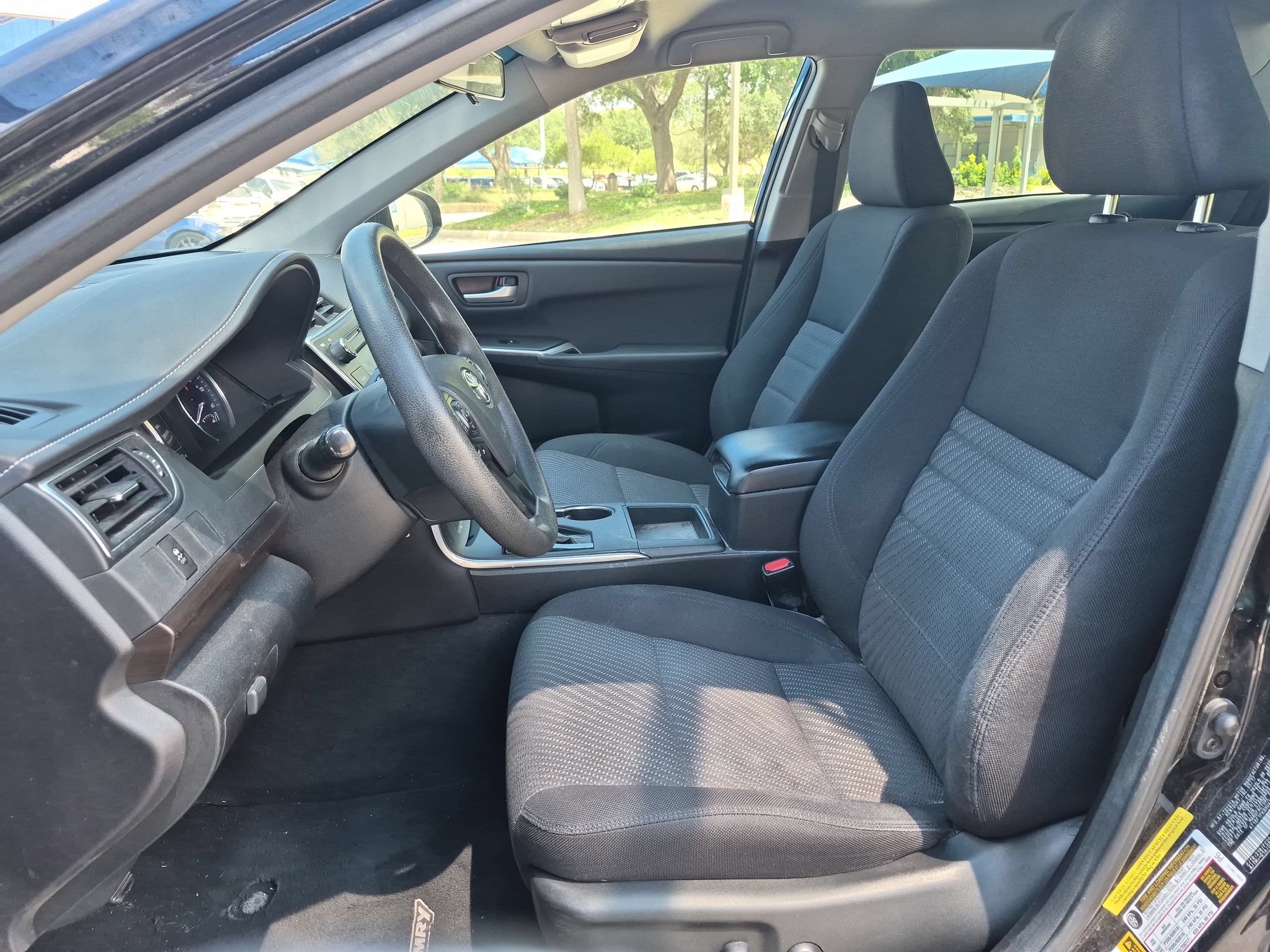 Used 2017 Toyota Camry LE FWD image 27