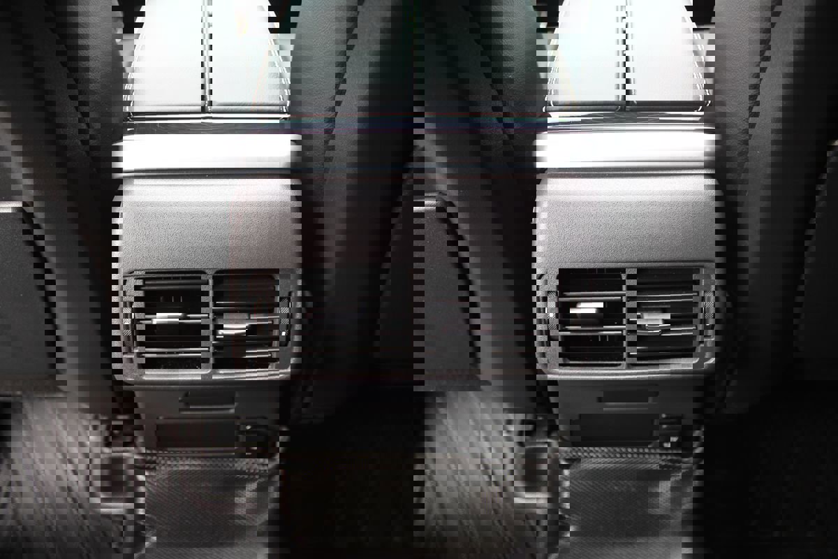 Used 2021 Land Rover Range Rover Velar R-Dynamic S image 28