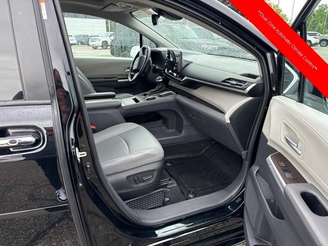 Used 2023 Toyota Sienna XLE FWD image 9