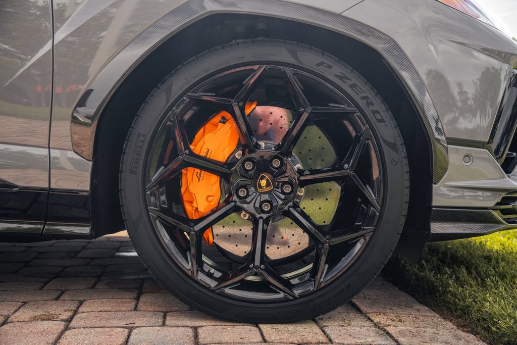 Used 2024 Lamborghini Urus Performante AWD/4WD image 15