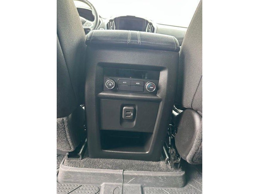 Used 2023 Chevrolet Traverse LT FWD image 17