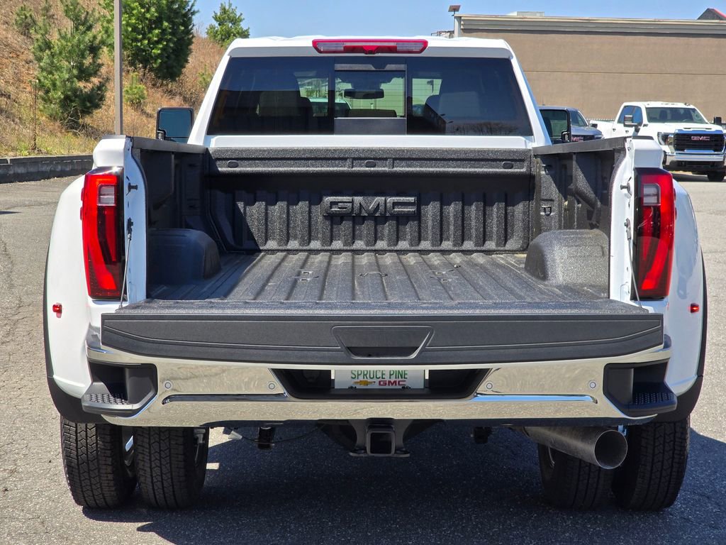New 2026 GMC Sierra 3500 SLT w/ SLT Premium Package AWD/4WD image 14