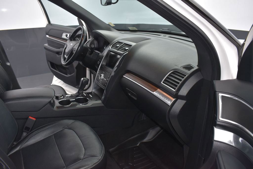 Used 2019 Ford Explorer Limited w/ Class III Trailer Tow Package AWD/4WD image 21