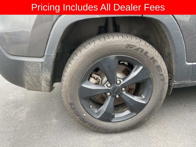 Used 2021 Jeep Cherokee Latitude Plus AWD/4WD image 11
