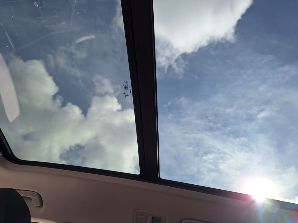 New 2025 Volkswagen Taos SE image 21