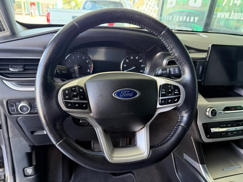 Used 2021 Ford Explorer XLT w/ Equipment Group 202A RWD image 18
