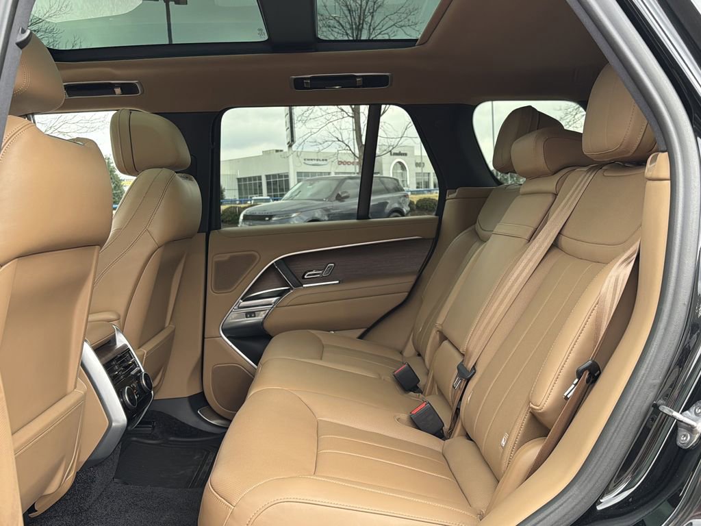 Used 2023 Land Rover Range Rover SE image 4