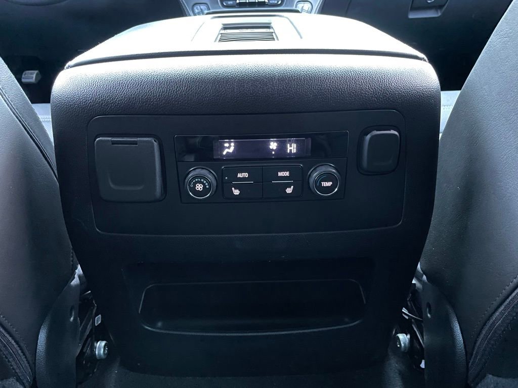 Used 2020 GMC Yukon Denali image 28