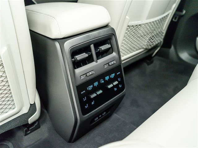 Used 2026 Porsche Macan Electric RWD image 27