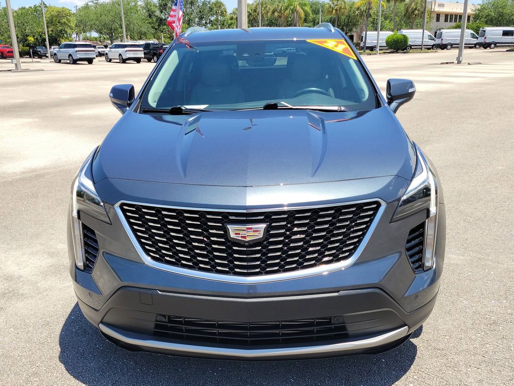 Used 2021 Cadillac XT4 Premium Luxury w/ Enhanced Visibility Package FWD image 8