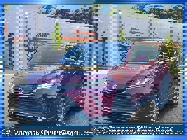 Used 2023 Toyota Venza Limited image 4