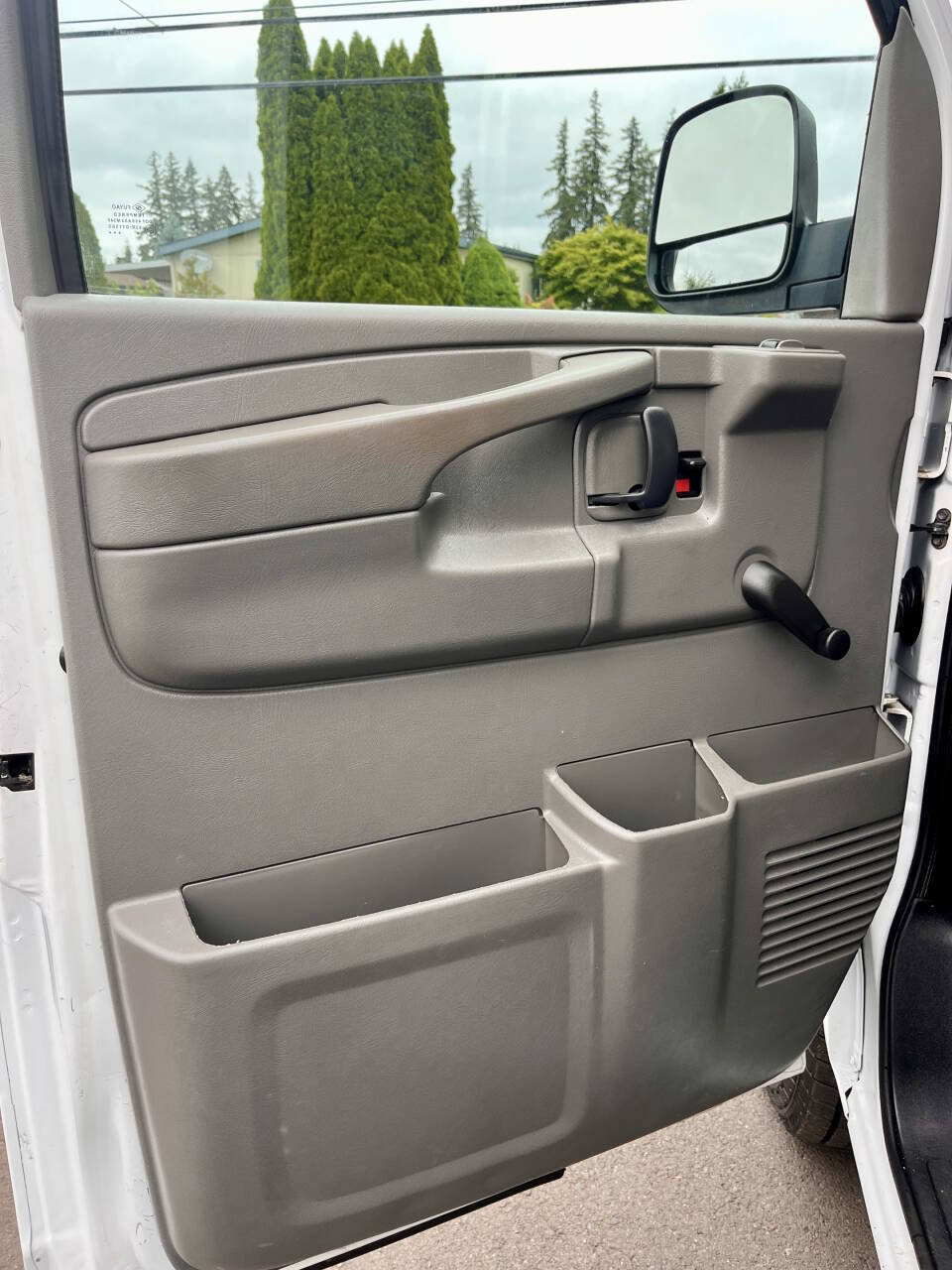 Used 2013 Chevrolet Express 2500 RWD image 15