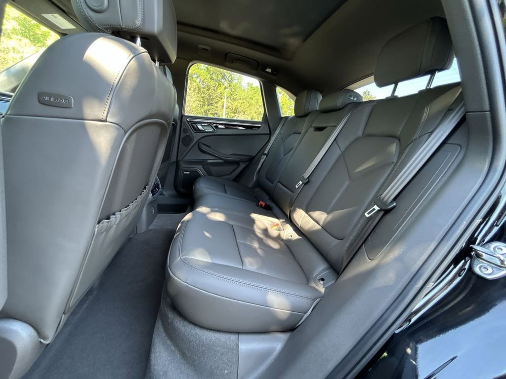 Certified 2025 Porsche Macan image 19