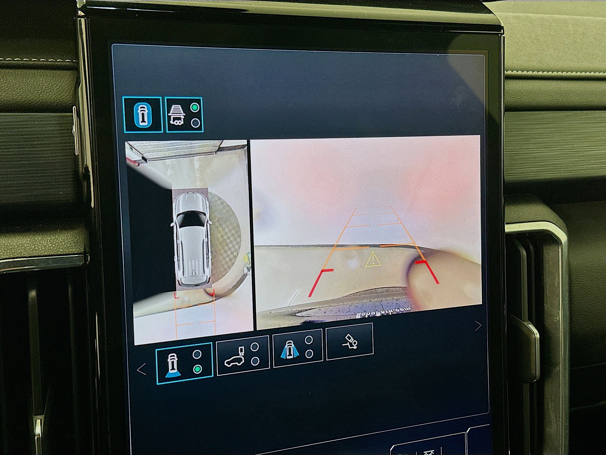 Used 2024 GMC Acadia Elevation image 23