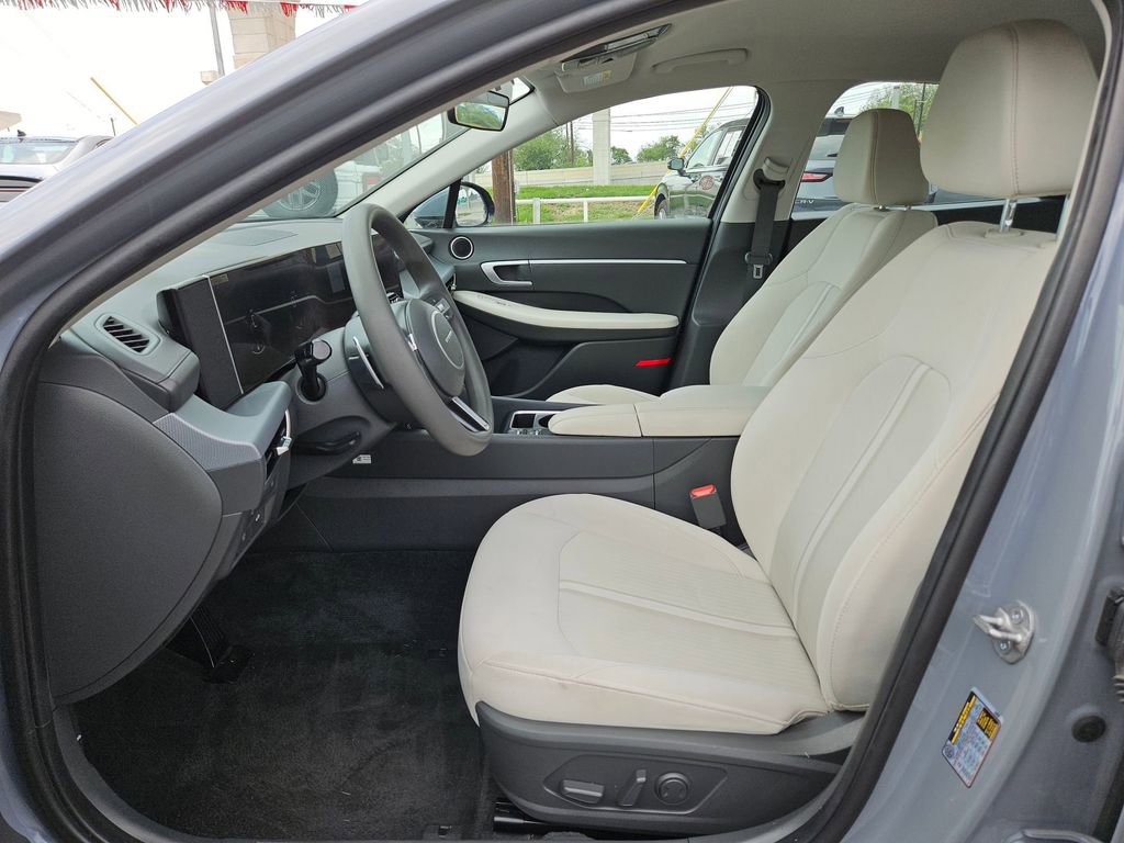 Used 2025 Hyundai Sonata SEL FWD image 11