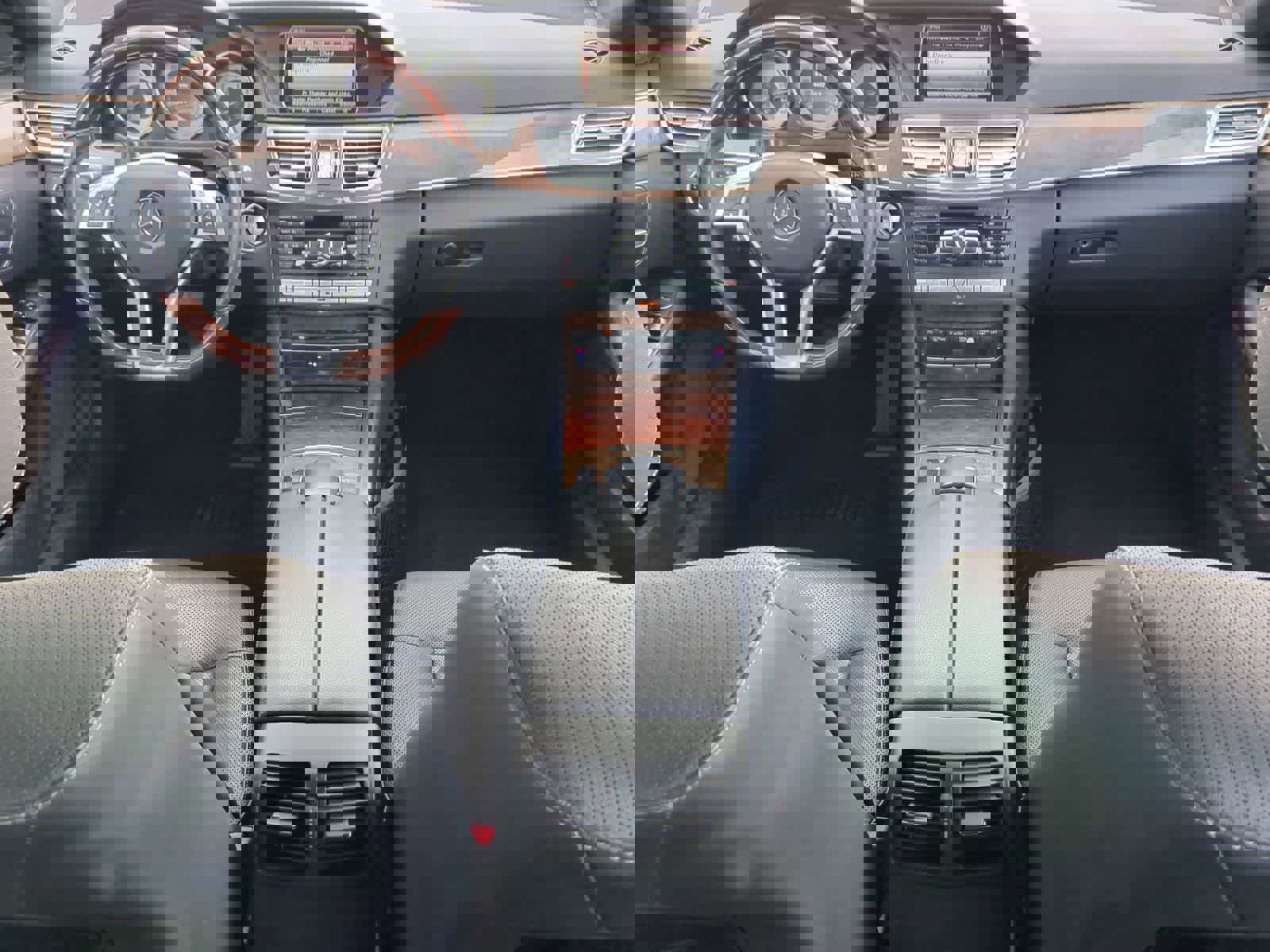 Used 2014 Mercedes-Benz E 550 4MATIC Sedan image 14