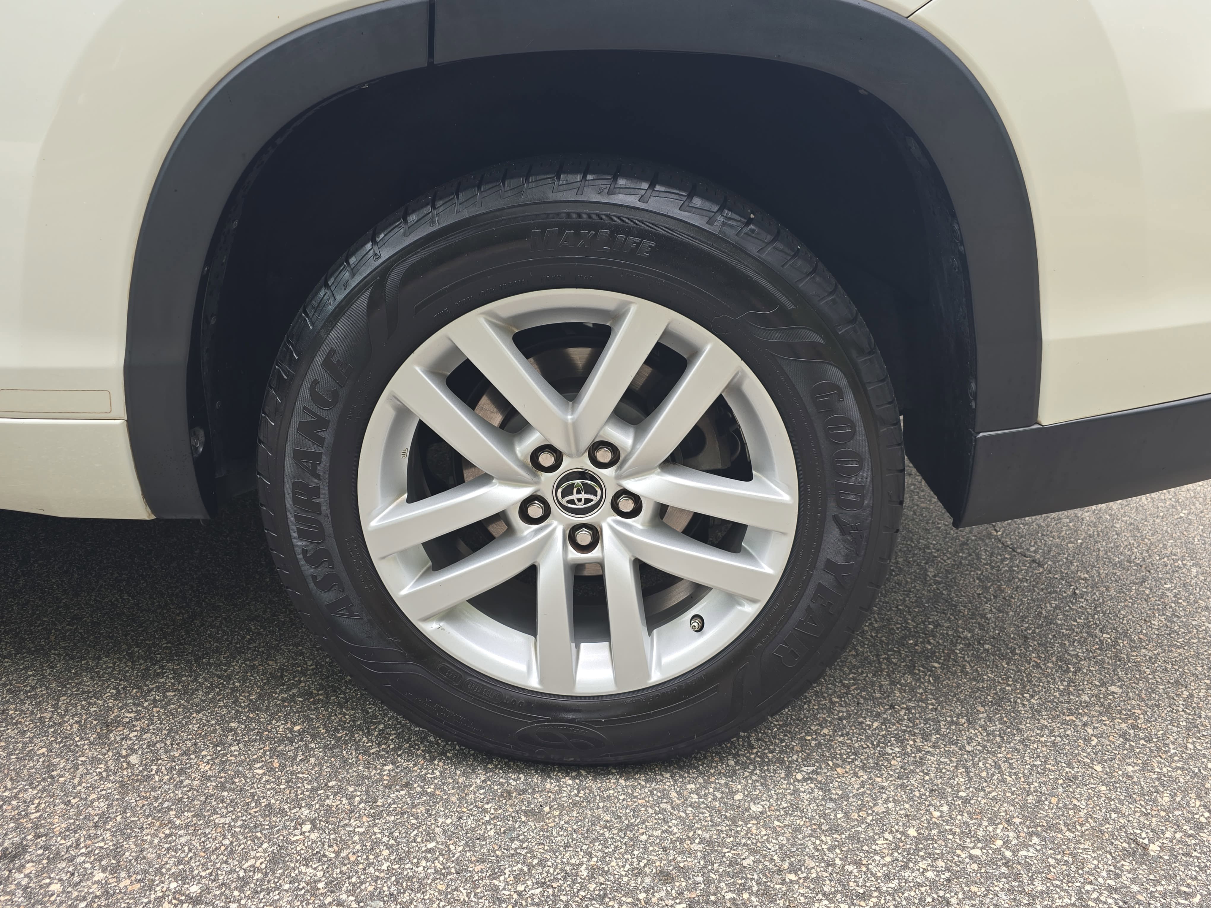 Used 2016 Toyota Highlander LE FWD image 31