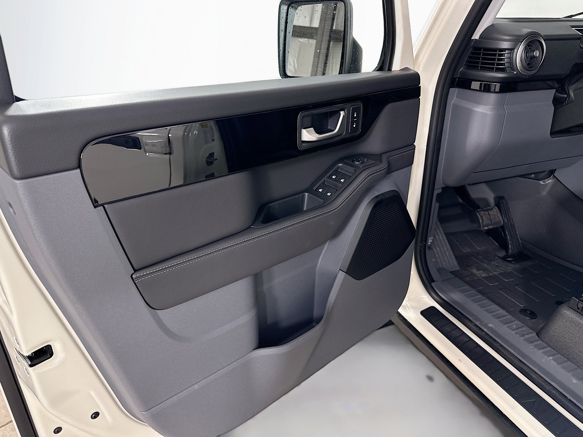 New 2026 INEOS Grenadier Quartermaster AWD/4WD image 17