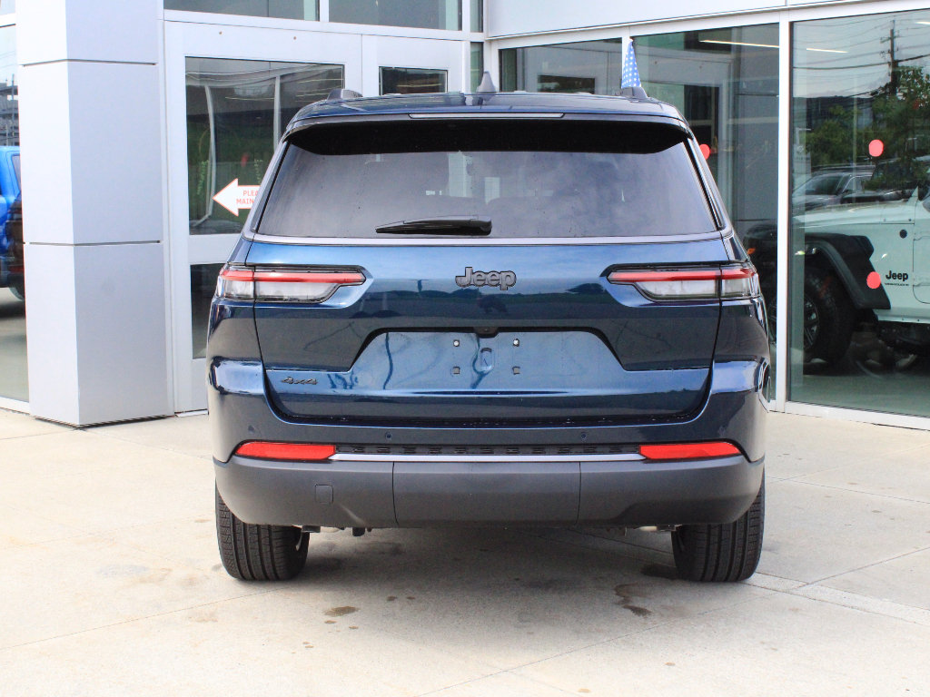 New 2026 Jeep Grand Cherokee L Limited w/ Limited Altitude Package AWD/4WD image 7