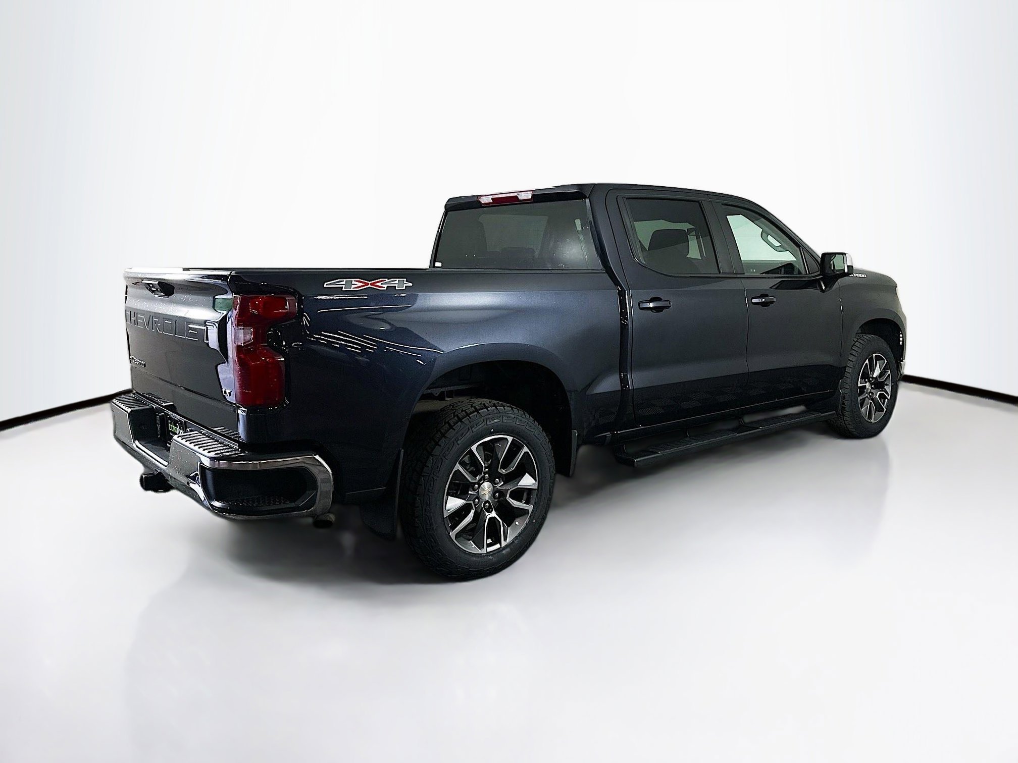 Used 2023 Chevrolet Silverado 1500 LT AWD/4WD image 9