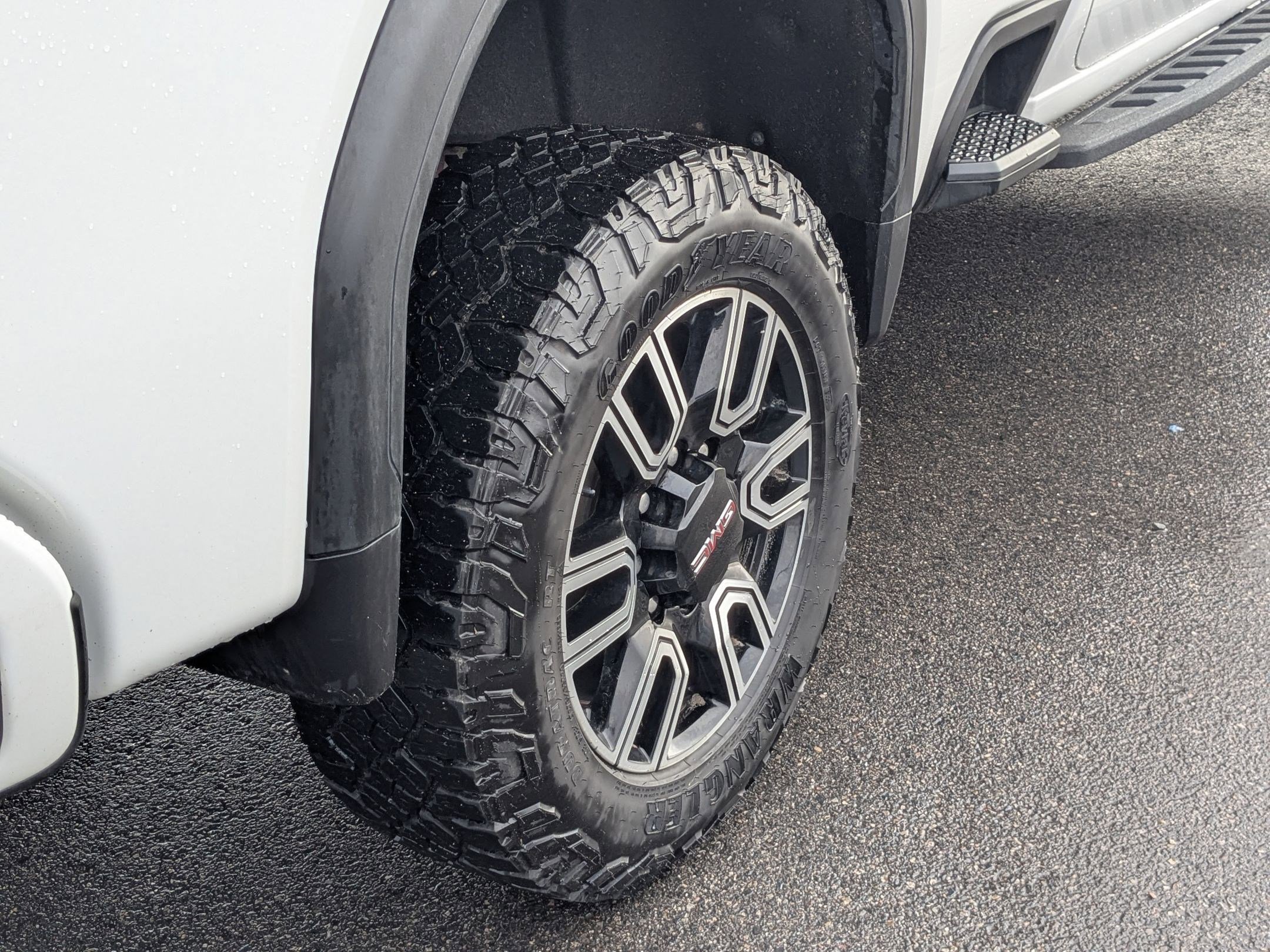 Used 2021 GMC Sierra 2500 AT4 w/ AT4 Premium Plus Package image 12