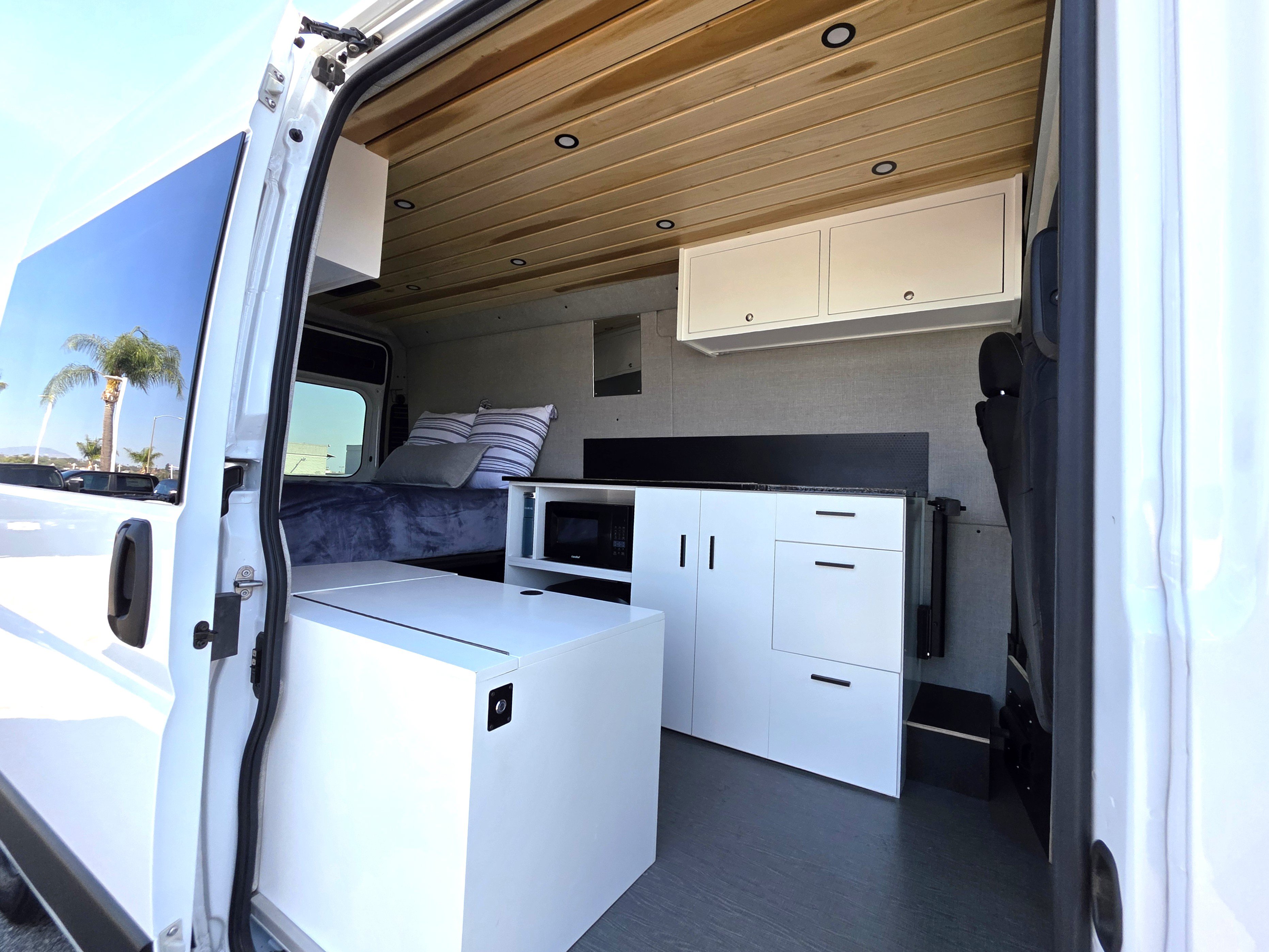New 2023 RAM ProMaster 2500 w/ Safety Group FWD image 10
