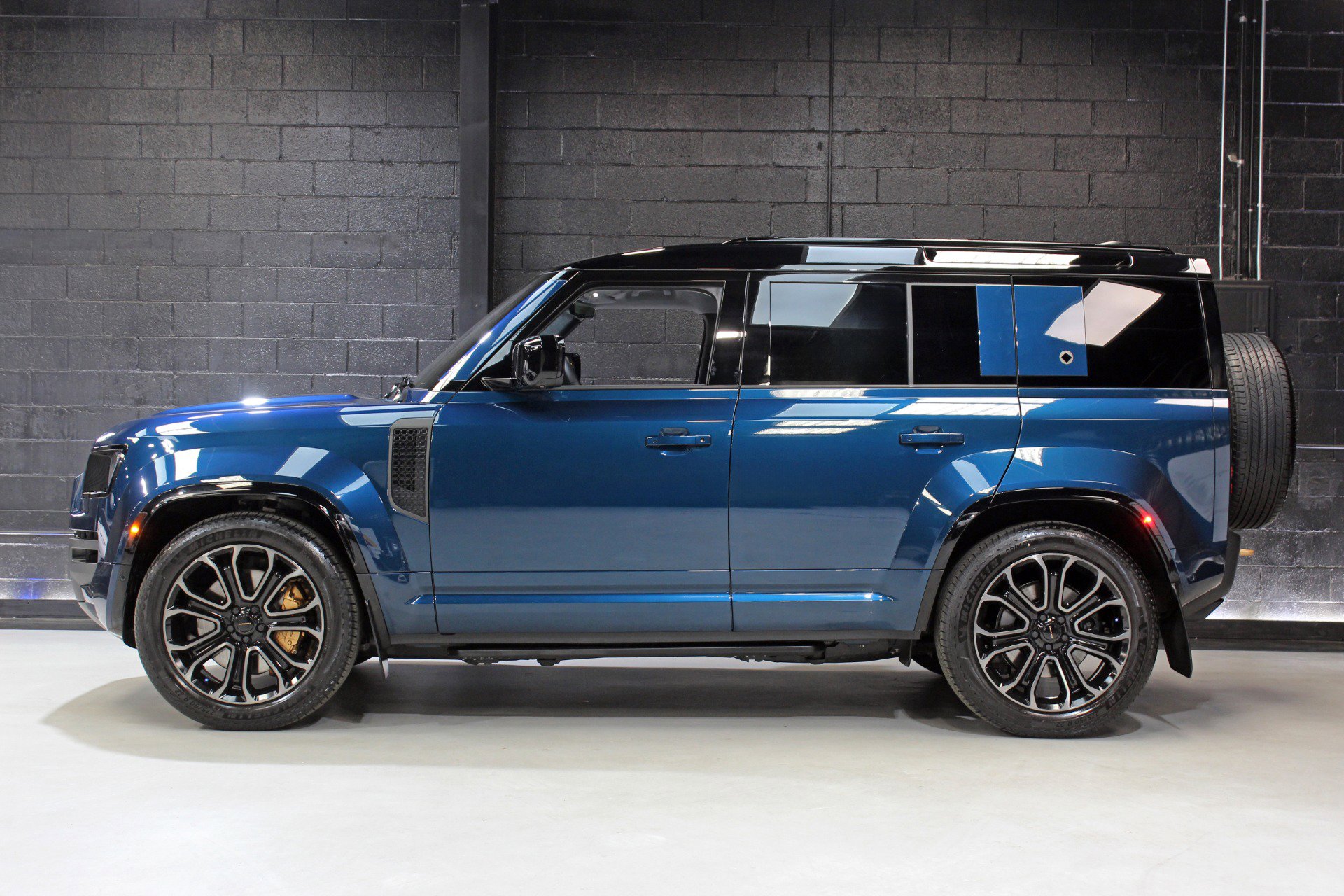 Used 2026 Land Rover Defender 110 image 3