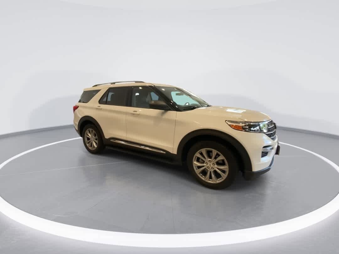 Used 2020 Ford Explorer XLT w/ Equipment Group 202A AWD/4WD image 2